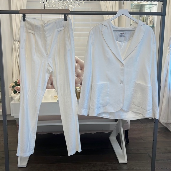 AS NEW HIGH WAISTED SHEGGY WHITE SUIT - Picture 5 of 17